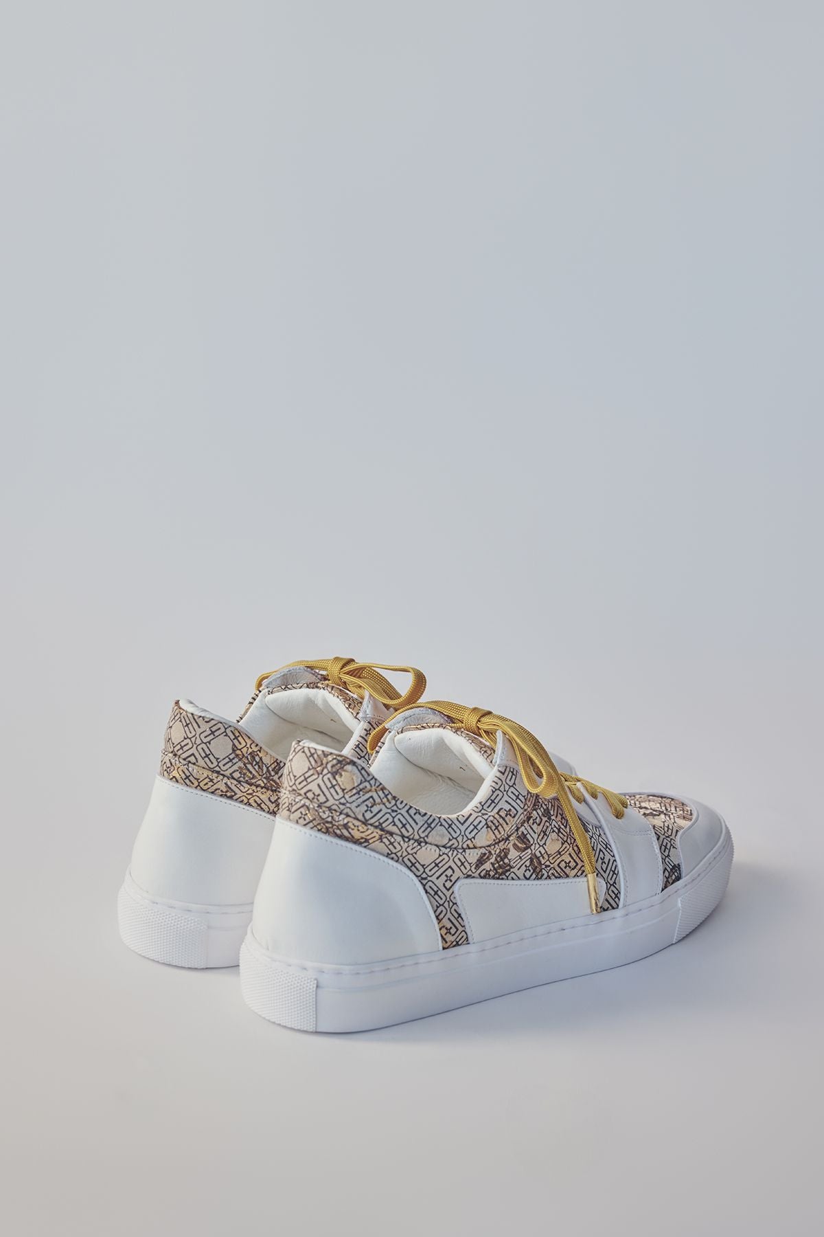 ローカットスニーカー オークルシューレース