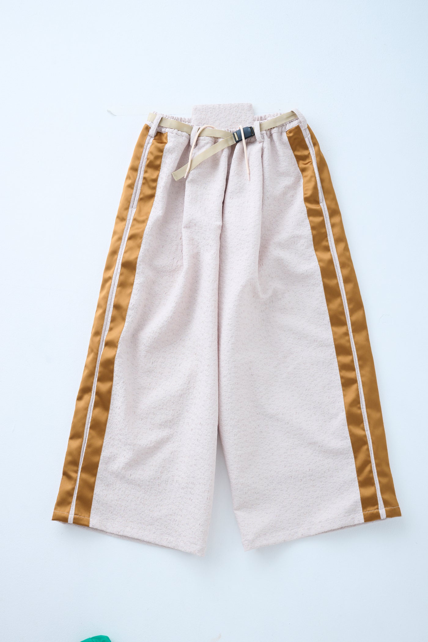 フクレジャガードドロストリングパンツ ホワイト