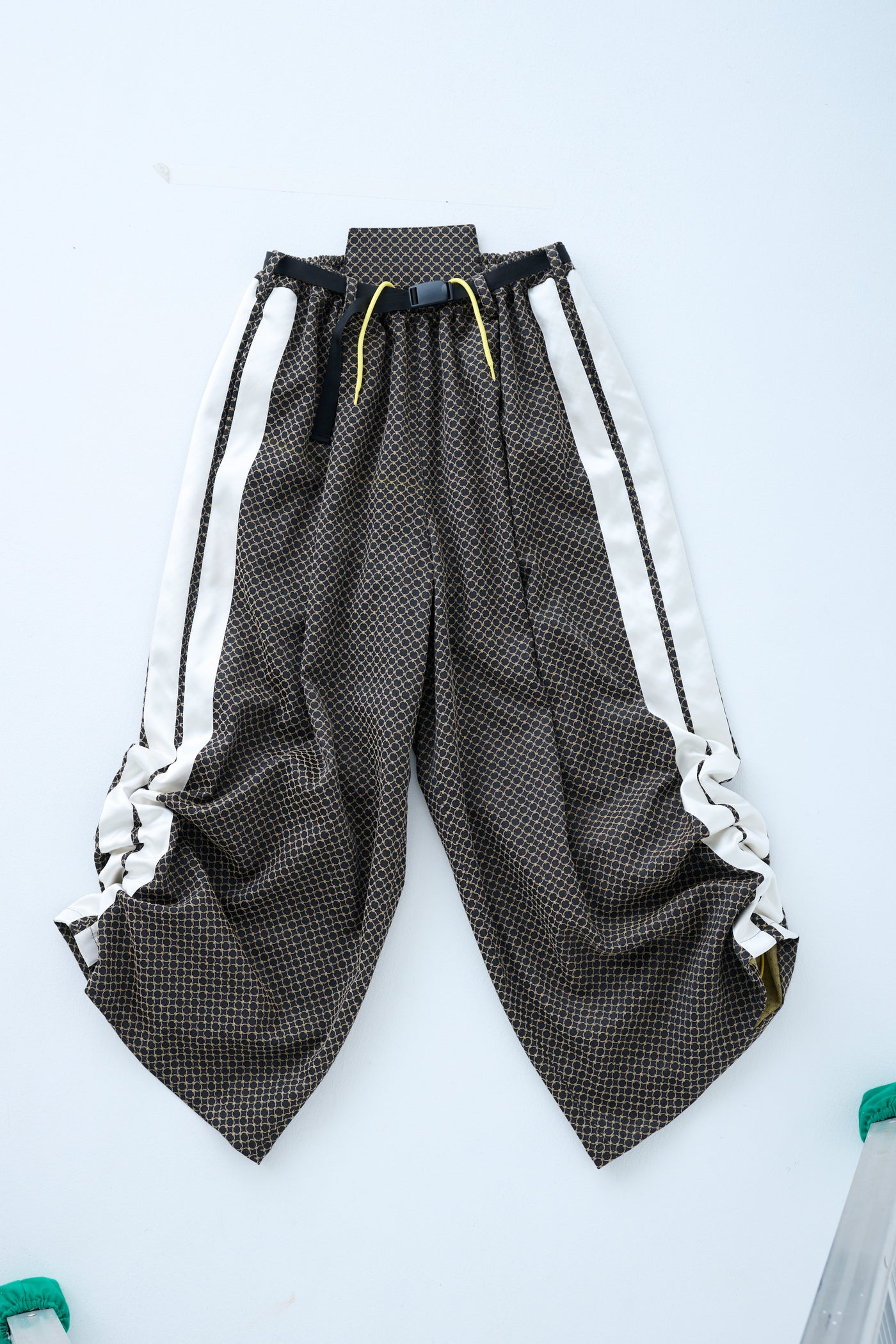 リング柄ジャガードドロストリングパンツ ブラック