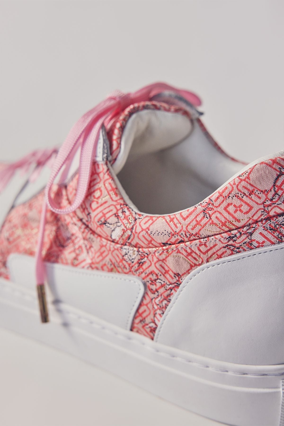 ローカットスニーカー ピンクシューレース