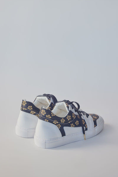 ローカットスニーカー ブラックシューレース