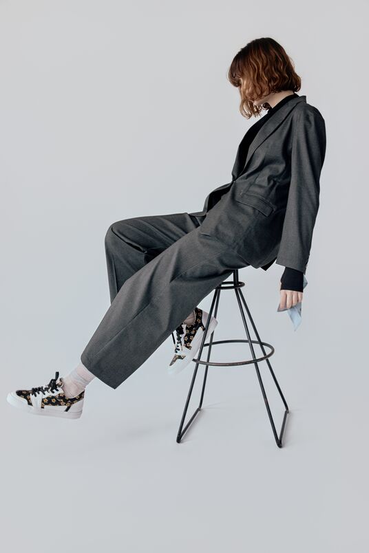 ローカットスニーカー ブラックシューレース